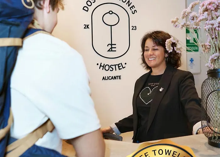 Hostel Dos Estaciones - Scandinavian Design - Albergue Juvenil - Free Towels, Coffee & Tea, Remote Check-In